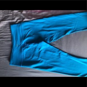 Size 4 lululemon double sided wunder under crop